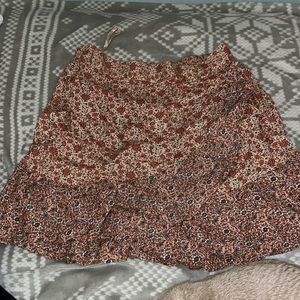 Flowy, patterned skirt size M